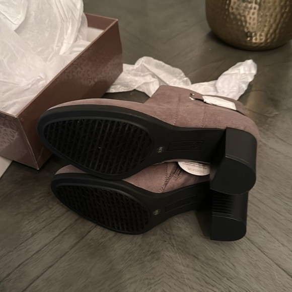 Giani Bernini Women's Artemyss Memory Foam Block Heel Dress Booties, (WIDE) - Picture 3 of 6